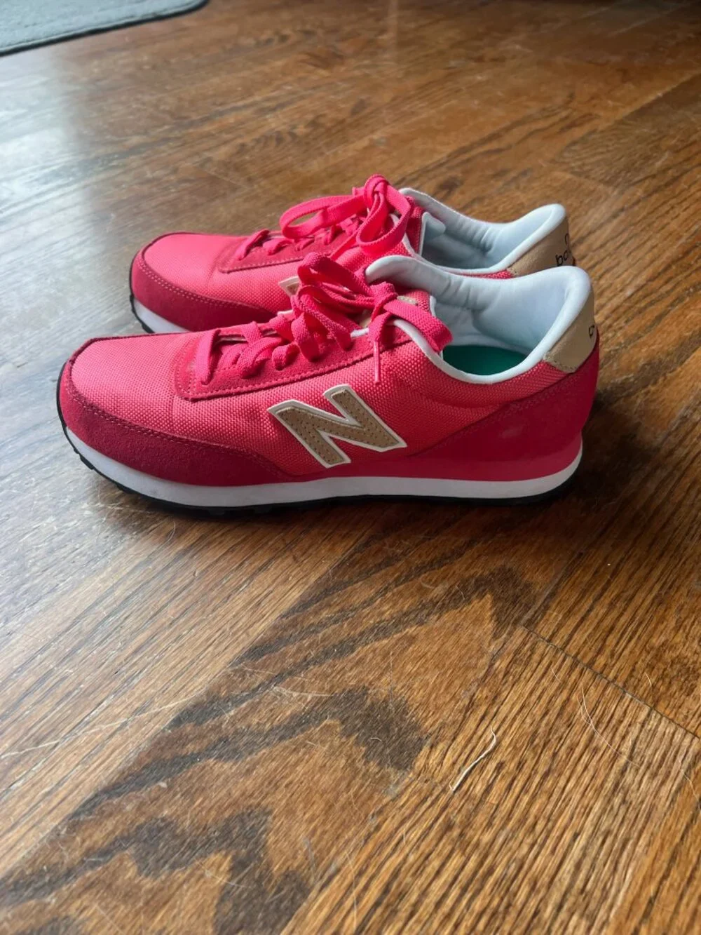 NWOT Red New Balance Sneakers Classic Casual Running Shoes Sz 9.5 - Picture 3 of 5